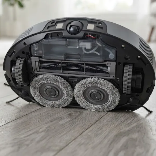 Robot vacuum and mop combination cleaning device