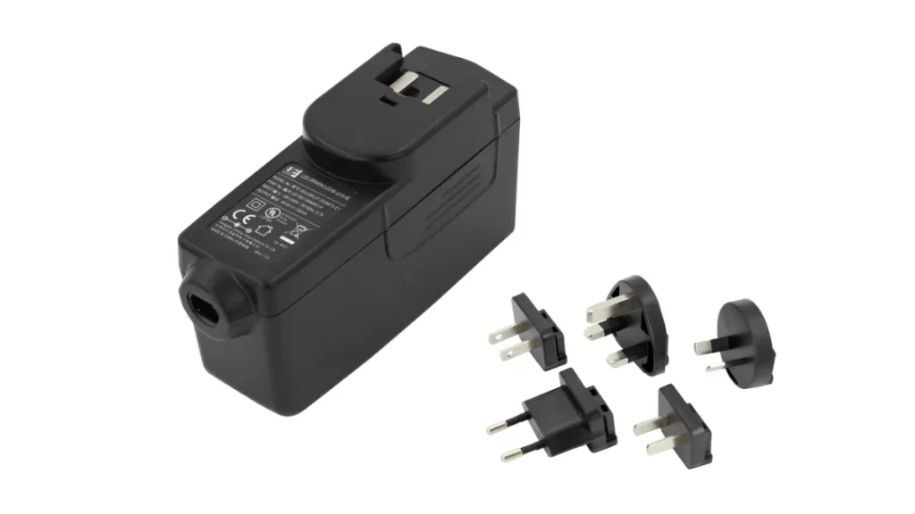 Product overview of the UE Electronic UEL036LCP-E1 series 36W LED power adapter, highlighting its high efficiency, compact dimensions, and integrated protection features.